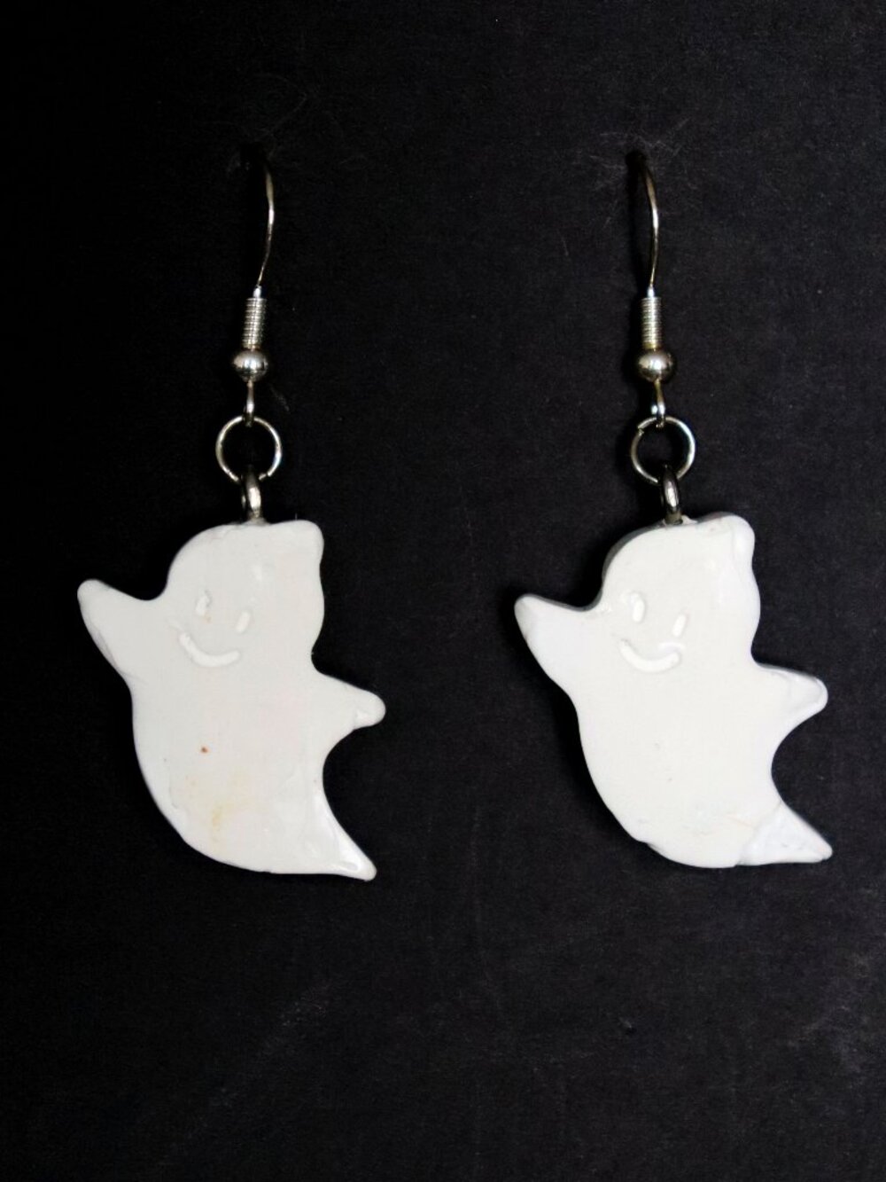 🧡 White Recycled Plastic Halloween Friendly Ghost Dangle Earrings